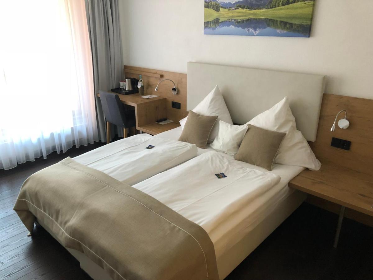 Hotel Zum Hirsch Wertingen Ngoại thất bức ảnh