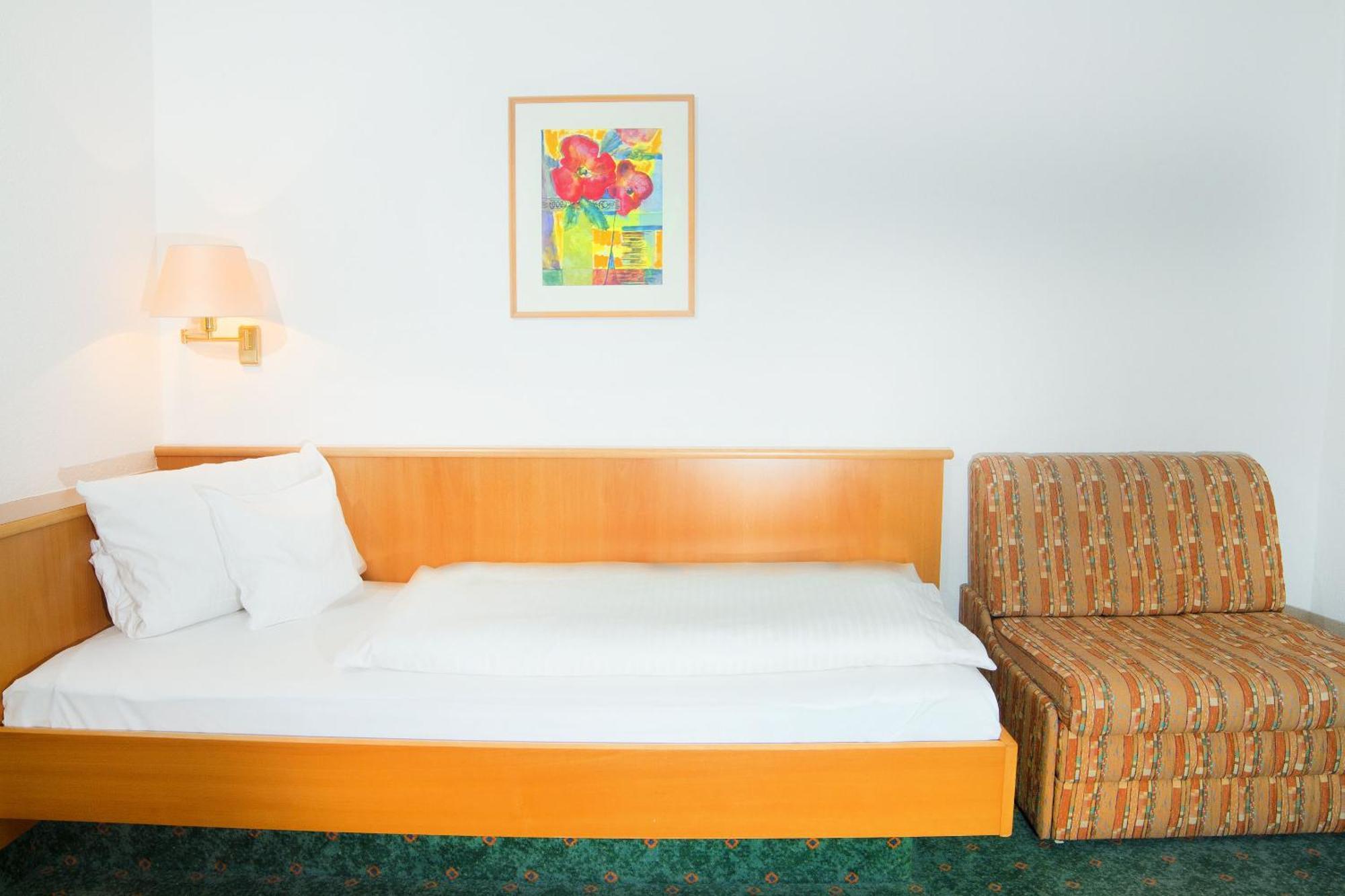 Hotel Zum Hirsch Wertingen Phòng bức ảnh