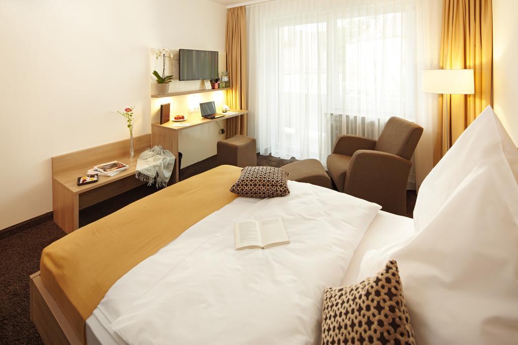 Hotel Zum Hirsch Wertingen Ngoại thất bức ảnh