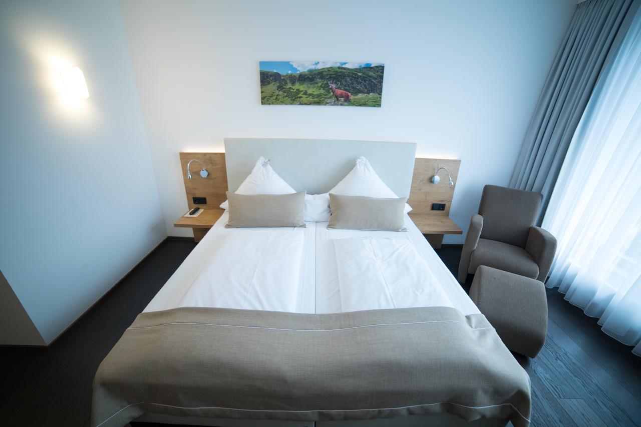 Hotel Zum Hirsch Wertingen Ngoại thất bức ảnh