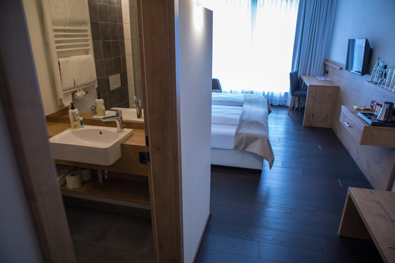 Hotel Zum Hirsch Wertingen Ngoại thất bức ảnh