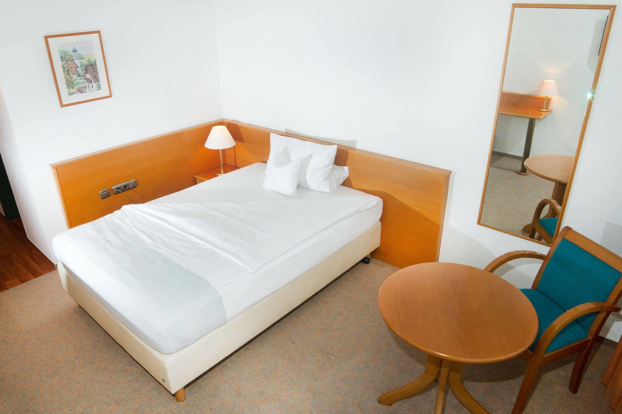 Hotel Zum Hirsch Wertingen Ngoại thất bức ảnh