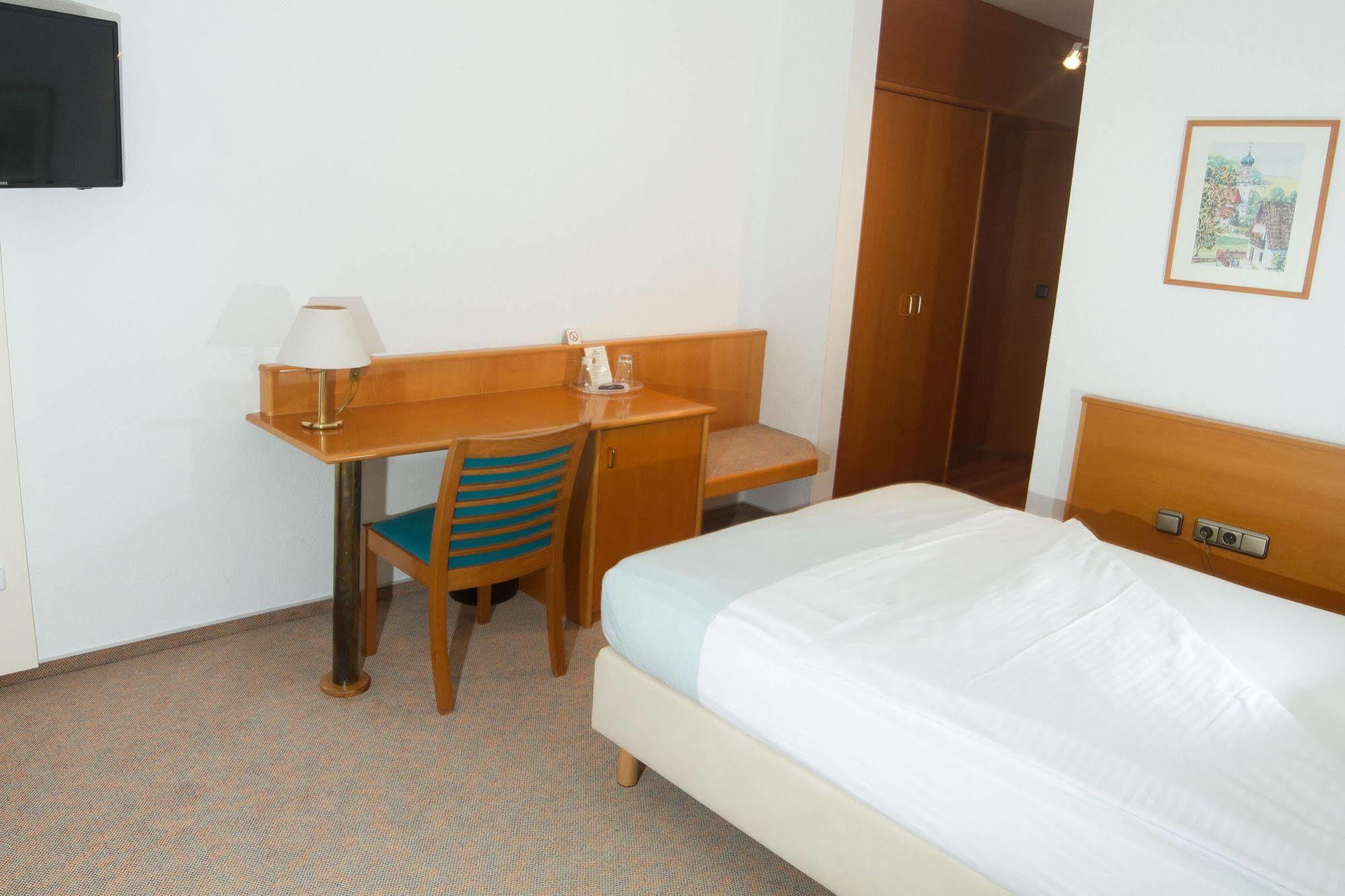 Hotel Zum Hirsch Wertingen Ngoại thất bức ảnh