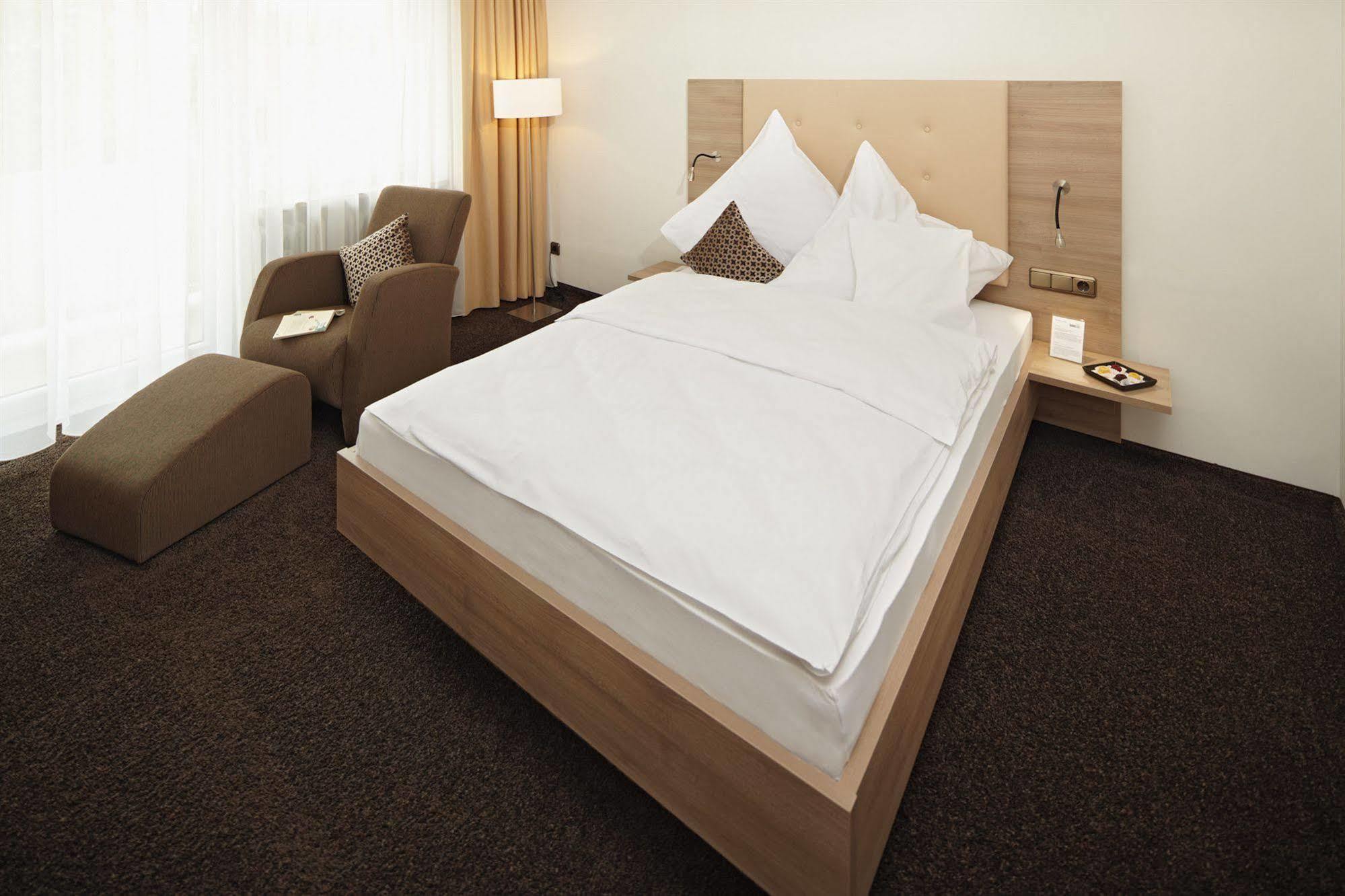 Hotel Zum Hirsch Wertingen Ngoại thất bức ảnh