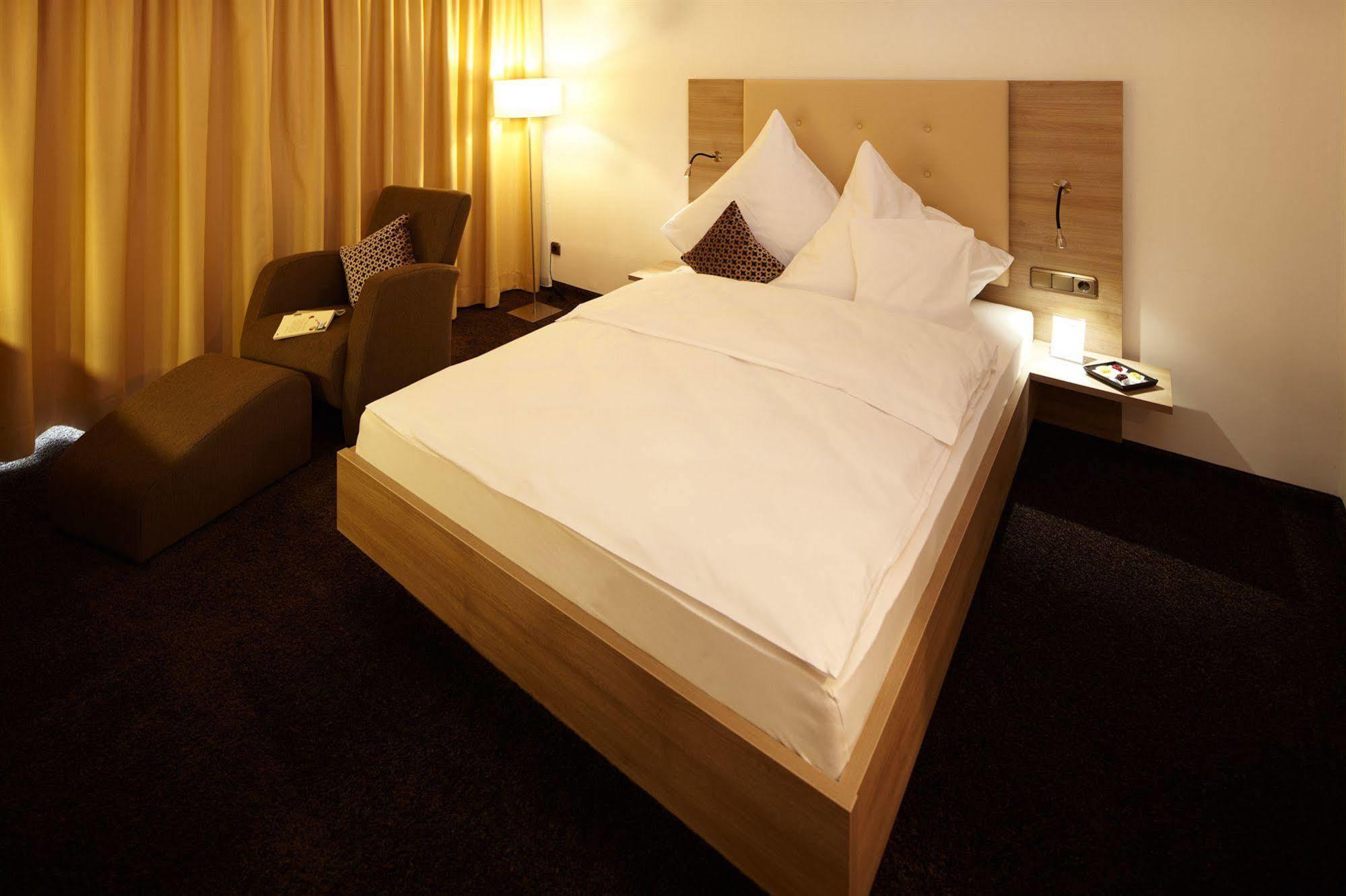Hotel Zum Hirsch Wertingen Ngoại thất bức ảnh