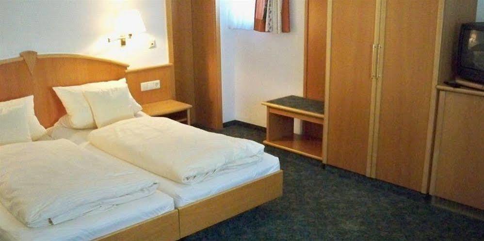 Hotel Zum Hirsch Wertingen Ngoại thất bức ảnh