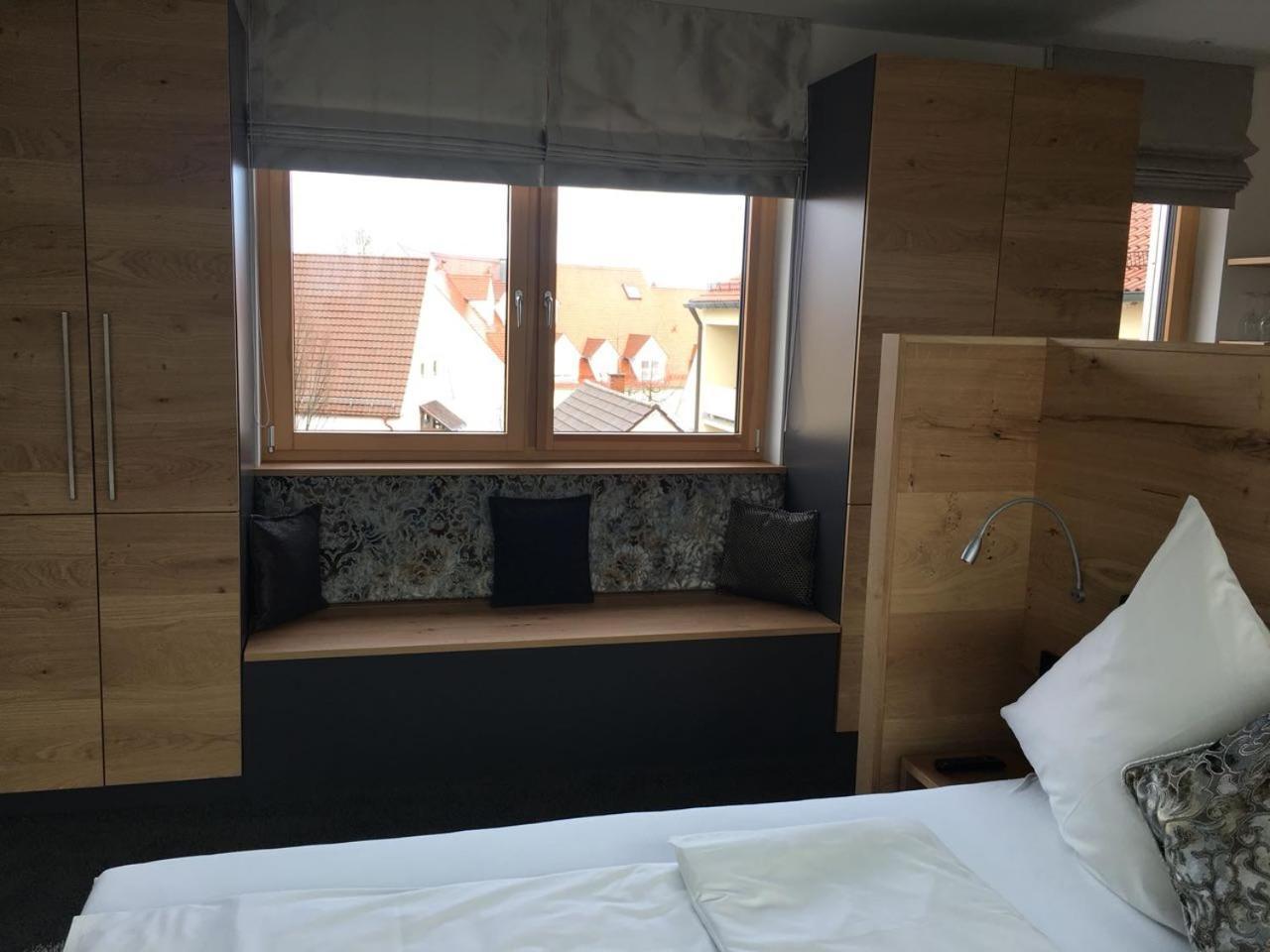 Hotel Zum Hirsch Wertingen Ngoại thất bức ảnh