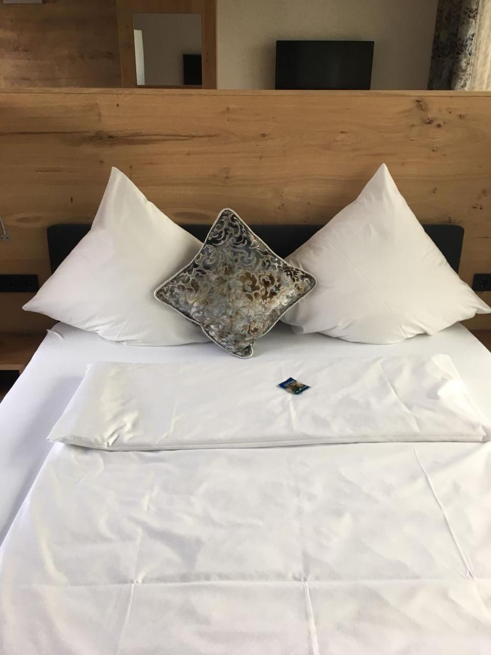 Hotel Zum Hirsch Wertingen Ngoại thất bức ảnh