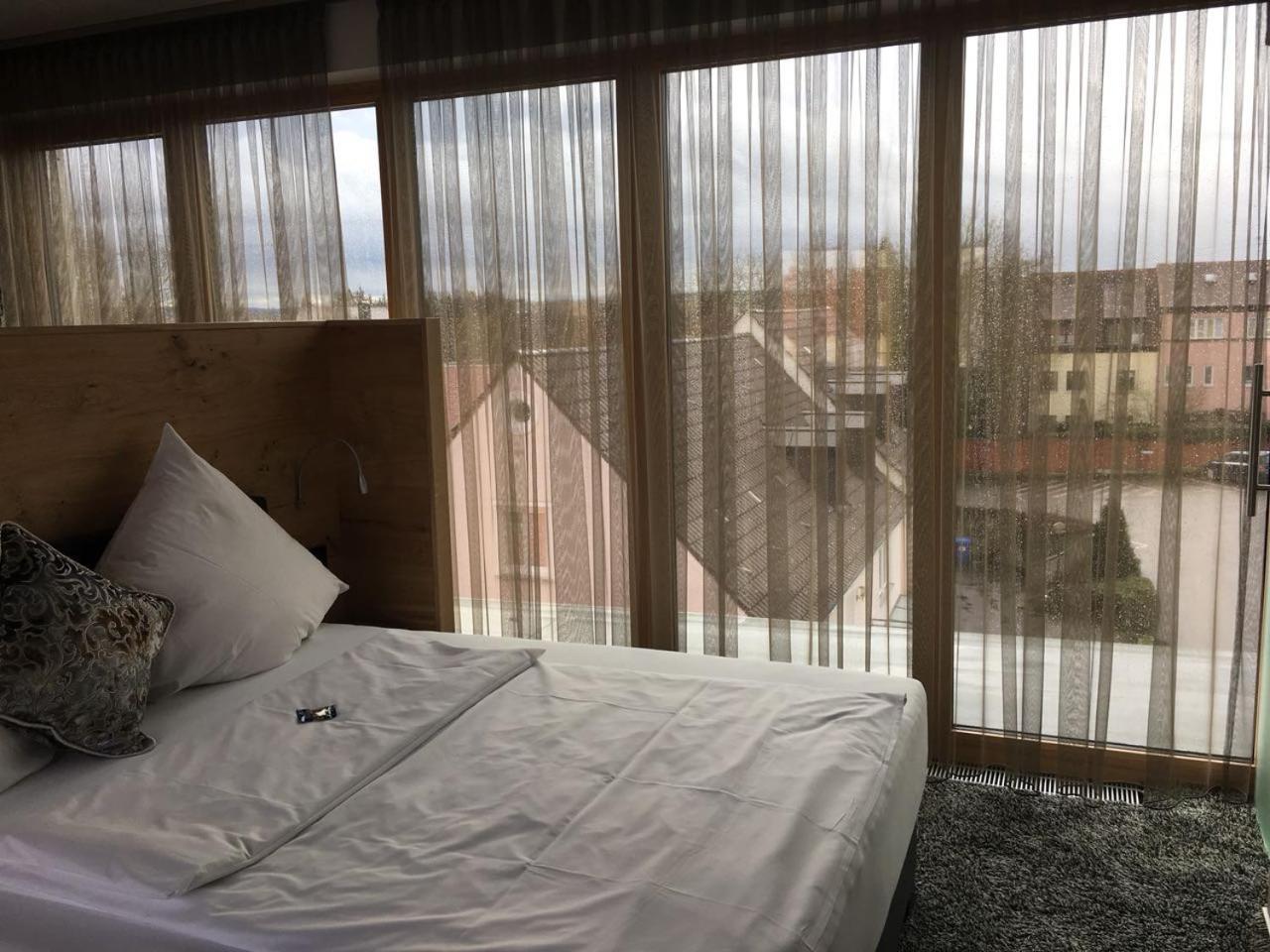 Hotel Zum Hirsch Wertingen Ngoại thất bức ảnh